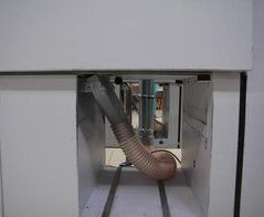 Absaug- und Entsorgungsanlage in einem Druckzentrum / Extraction and waste disposal system of a printing plant