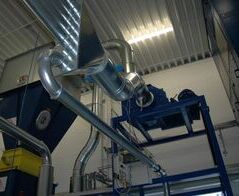 Absaug- und Entsorgungsanlage in einem Druckzentrum / Extraction and waste disposal system of a printing plant