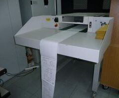 Absaug- und Entsorgungsanlage in einer Datenverarbeitung / Extraction and waste disposal system of a data processing center