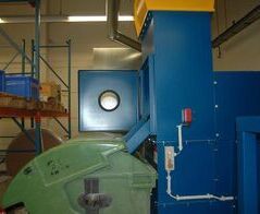 Absauganlage inkl. einer Ballenpresse für Papierabfälle / Extraction system with a baling press