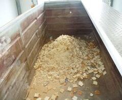 Absaug- und Entsorgungsanlage für Brotabschnitte / Extraction and waste disposal system for end plates