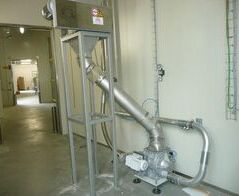 Absaug- und Entsorgungsanlage für Brotabschnitte / Extraction and waste disposal system for end plates
