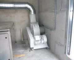 Absaug- und Entsorgungsanlage für Brotabschnitte / Extraction and waste disposal system for end plates