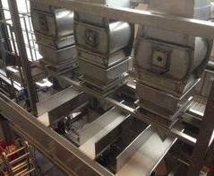 Absauganlage für Endscheiben an 11 Slicern mit Wiege und Fördereinrichtung / Extraction system for end plates at 11 slicers with cradle and conveyor