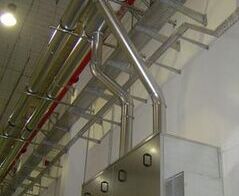 Absaug- und Entsorgungsanlage für Randstreifen mit zwei vollautomatischen Verdichtungsanlagen / Extraction system for edge strip incl. two press plants