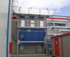 Absaug- und Entsorgungsanlage für Randstreifen mit zwei vollautomatischen Verdichtungsanlagen / Extraction system for edge strip incl. two press plants