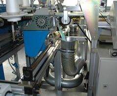 Randstreifenabsauganlage mit Gitterabscheider für Filtermaterial / Extraction system for edge strip with performed metal plate for filter material