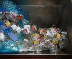 Absaug- und Entsorgungsanlage für Kunststoffabfälle / Extraction and waste disposal system for plastic