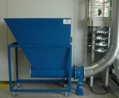 Absaug - und Entsorgungsanlage an einer Stanzmaschine für Kartonagen / Suction and disposal system to a punching machine for cardboard