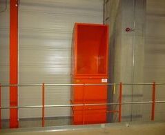 Kartonagenentsorgungsanlage / Cardboard waste disposal facility