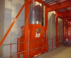 Kartonagenentsorgungsanlage / Cardboard waste disposal facility