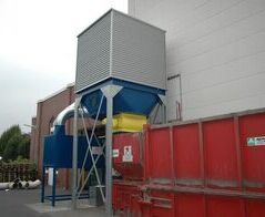 Extraction system for plastic chips