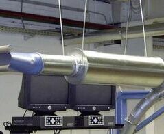 Extraction system for punching scrap and self-adhesive label