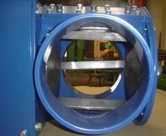 Extraction system for punching scrap and self-adhesive label