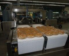 Extraction system for films on a bun unpacking