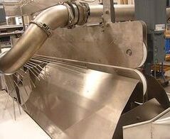 Extraction system for films on a bun unpacking