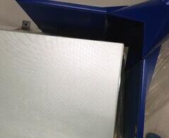 Extraction system for foil liners in photovoltaics production