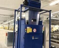 Round bale compacting system